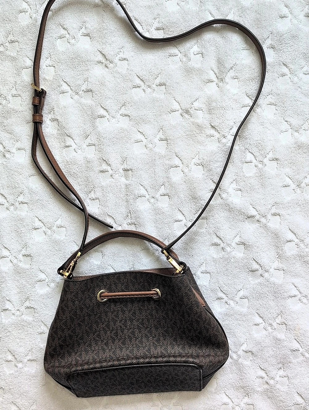 Michael Kors Carson Medium Signature Logo Convertible Bucket Crossbody Bag